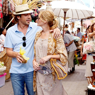 Javier Bardem stars as Felipe and Julia Roberts stars as Elizabeth Gilbert in Columbia Pictures' Eat, Pray, Love (2010)