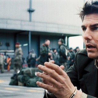 Tom Cruise stars as Lt. Col. Bill Cage in Warner Bros. Pictures' Edge of Tomorrow (2014)