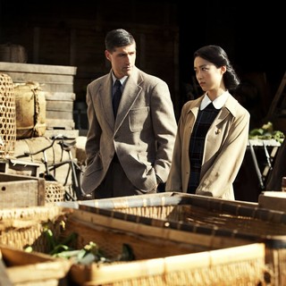 Matthew Fox stars as General Bonner Fellers and Eriko Hatsune stars as Aya Shimada in Roadside Attractions' Emperor (2013)