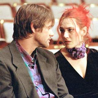 Jim Carrey and Kate Winslet in Focus Features' Eternal Sunshine of the Spotless Mind (2004)