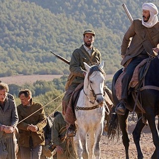 Far From Men Picture 6