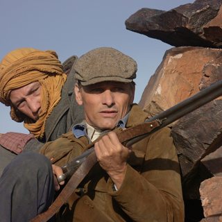 Far From Men Picture 9