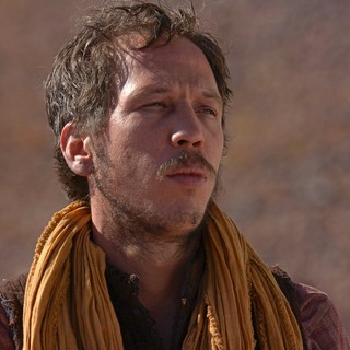 Far From Men Picture 10