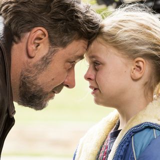 Russell Crowe stars as Jake Davis and Kylie Rogers stars as Young Katie in Vertical Entertainment's Fathers and Daughters (2016)