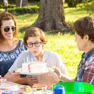 Julia Roberts, Cayden Boyd and Willem Dafoe in Senator International's Fireflies in the Garden (2011)