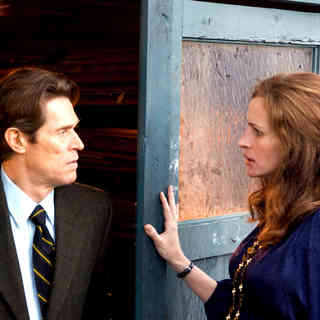 Willem Dafoe stars as Charles Waechter and Julia Roberts stars as Lisa Waechter in Senator International's Fireflies in the Garden (2011)