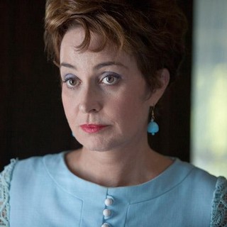 Annie Potts stars as Helen in Lifetime's Five (2011)