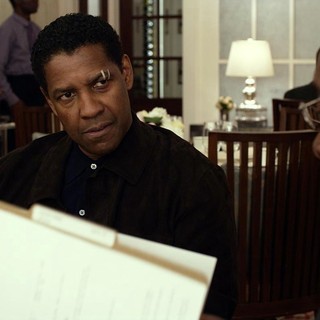 Denzel Washington stars as Whip and Don Cheadle stars as Hugh Lang in Paramount Pictures' Flight (2012)