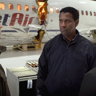 Denzel Washington stars as Whip and Don Cheadle stars as Hugh Lang in Paramount Pictures' Flight (2012)