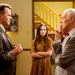 Aidan Quinn, Madeline Carroll and John Mahoney in Warner Bros. Pictures' Flipped (2010)