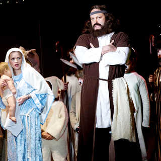 Four Christmases Picture 44