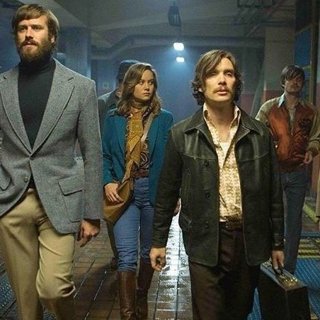 Armie Hammer, Brie Larson, Cillian Murphy, Sam Riley and Michael Smiley in A24's Free Fire (2017)