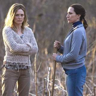 Julianne Moore and Edie Falco in Columbia Pictures' Freedomland (2006)