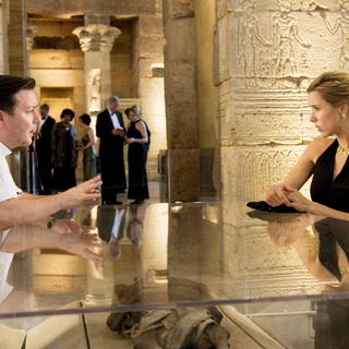 Ricky Gervais stars as Bertram Pincus and Tea Leoni stars as Gwen in Paramount Pictures' Ghost Town (2008)