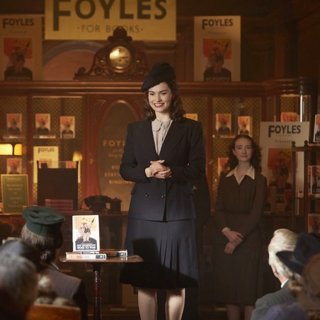 Guernsey Literary And Potato Peel Pie Society, The Picture 5