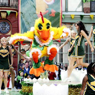 A scene from Disney Channel's Hatching Pete (2009)