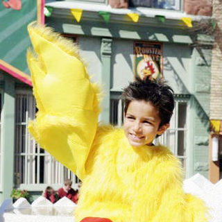 Aramis Knight stars as Wendell Pate in Disney Channel's Hatching Pete (2009)