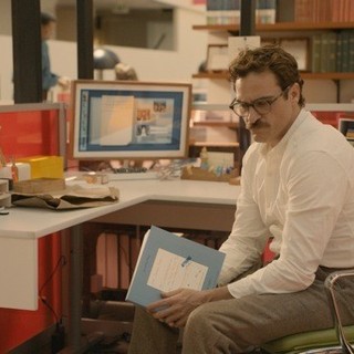 Joaquin Phoenix stars as Theodore in Warner Bros. Pictures' Her (2013)