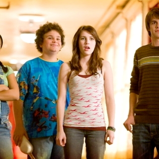 Kyla Pratt, Troy Gentile, Emma Roberts and Johnny Simmons in DreamWorks' Hotel for Dogs (2009)