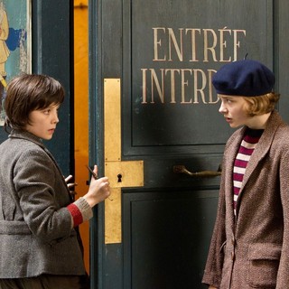 Asa Butterfield stars as Hugo Cabret snd Chloe Moretz stars as Isabelle in Paramount Pictures' Hugo (2011)