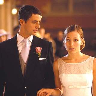Piper Perabo and Matthew Goode in Fox Searchlight Pictures' Imagine Me & You (2006)