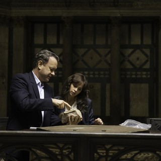 Tom Hanks stars as Robert Langdon and Felicity Jones stars as Dr. Sienna Brooks in Columbia Pictures' Inferno (2016)