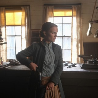 Natalie Portman stars as Jane Hammond in The Weinstein Company's Jane Got a Gun (2016)
