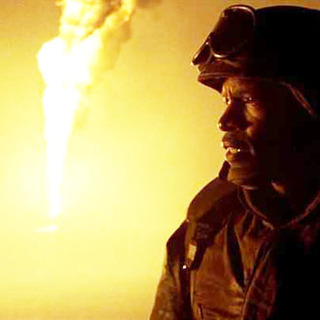 Jamie Foxx as Sergeant Sykes in Universal Pictures' JARHEAD (2005)