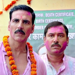 Akshay Kumar (Jagdish Mishra/Jolly) and Rajiv Gupta in Fox STAR Studios' Jolly LL.B 2 (2017)