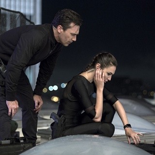 Keeping Up With The Joneses Picture 2