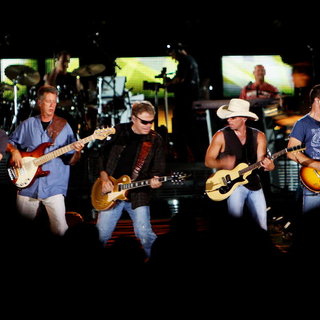Kenny Chesney: Summer In 3D Picture 4