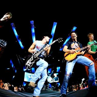 Kenny Chesney: Summer In 3D Picture 15