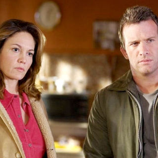 Diane Lane stars as Carmen Colson and Thomas Jane stars as Wayne Colson in MGM's Killshot (2009)