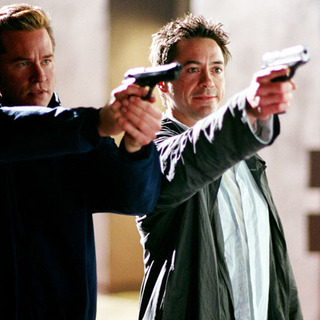 Robert Downey Jr. and Val Kilmer in Kiss Kiss, Bang Bang (2005)