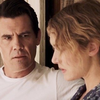 Josh Brolin stars as Frank and Kate Winslet stars as Adele in Paramount Pictures' Labor Day (2014)