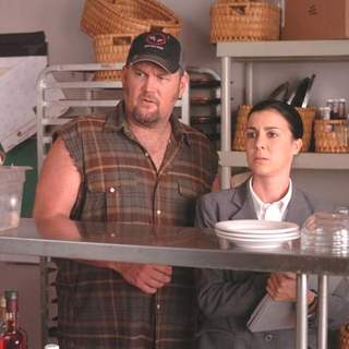 Larry the Cable Guy and Megyn Price in Larry the Cable Guy: Health Inspector (2006)