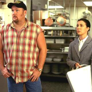 Larry the Cable Guy and Megyn Price in Larry the Cable Guy: Health Inspector (2006)