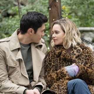 Henry Golding stars as Tom and Emilia Clarke stars as Kate in Universal Pictures' Last Christmas (2019)