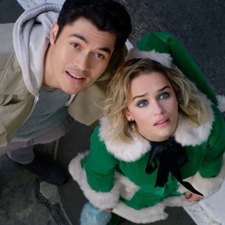 Henry Golding stars as Tom and Emilia Clarke stars as Kate in Universal Pictures' Last Christmas (2019)