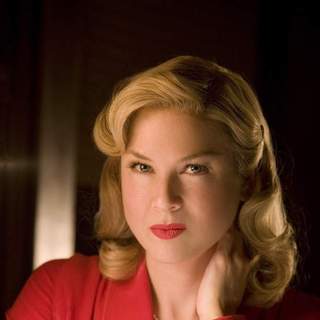 RENEE ZELLWEGER as spitfire newswoman Lexie Littleton in Universal Pictures' Leatherheads (2008).