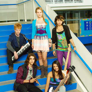 Adam Hicks, Bridgit Mendler, Hayley Kiyoko, Blake Michael and Naomi Scott in Disney Channel's Lemonade Mouth (2011)