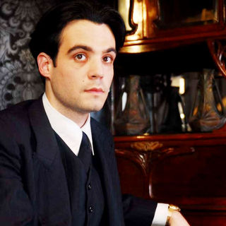 Little Ashes Picture 8