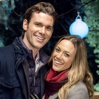 Kevin McGarry stars as Owen and Jana Kramer stars as Julia in Hallmark Channel's Love at First Bark (2017)