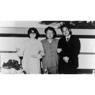 Lovers And The Despot, The Picture 4