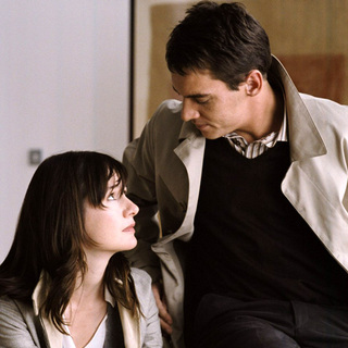 Emily Mortimer and Jonathan Rhys-Meyers in DreamWorks' Match Point (2005)