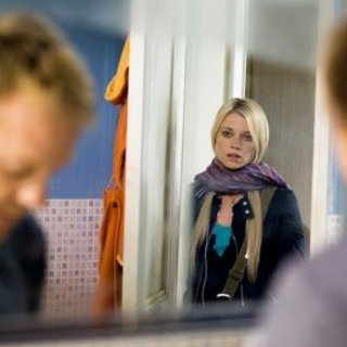 Kiefer Sutherland stars as Ben Carson and Amy Smart stars as Angela Carson in The 20th Century Fox's Mirrors (2008)