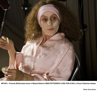 Miss Pettigrew Lives For A Day Picture 18