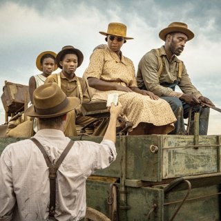 Mary J. Blige stars as Florence Jackson and Rob Morgan stars as Hap Jackson in Netflix's Mudbound (2017)