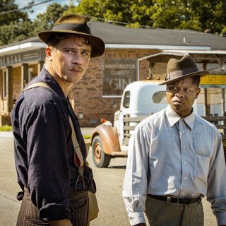 Garrett Hedlund stars as Jamie McAllan and Jason Mitchell stars as Ronsel Jackson in Netflix's Mudbound (2017)