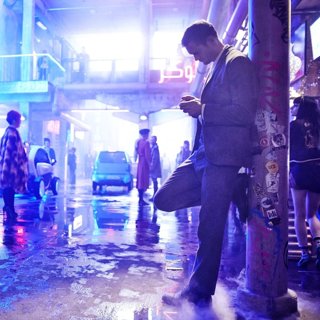 Alexander Skarsgard stars as Leo Beiler in Netflix's Mute (2018)
